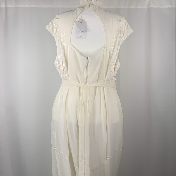 Hope & Ivy Ivory Bridal Floral Beaded & Embroidered Dress- NWT - Picture 13 of 15